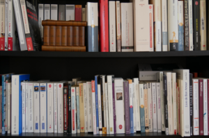 Une bibliothèque pour l'atelier En lisant en écrivant
